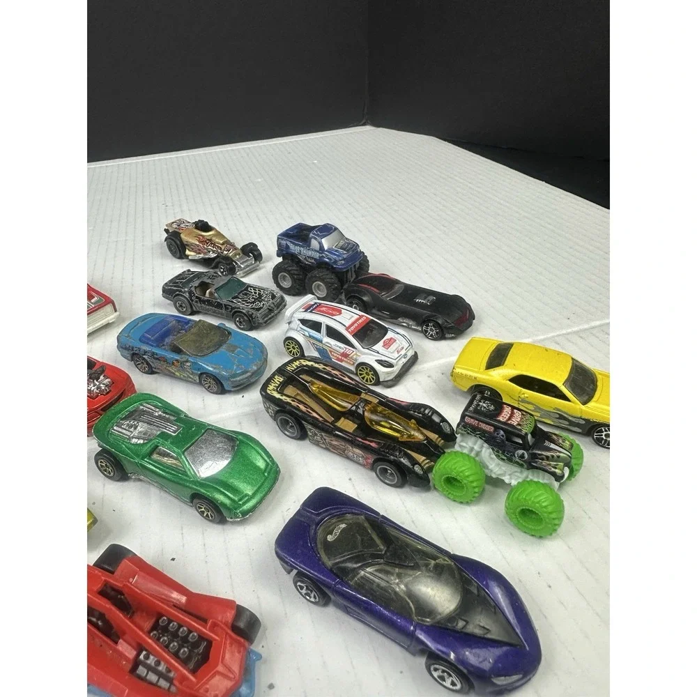 Die Cast +20 Lot Of Vehicles - Hot Wheels /Matchbox/Die‎ Cast 1:24
